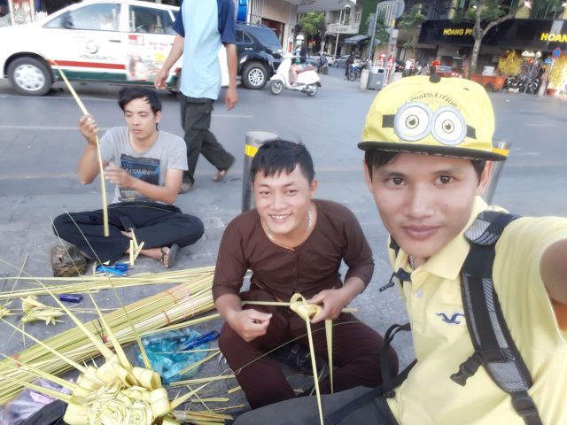 nghệ nhân gấp lá dừa